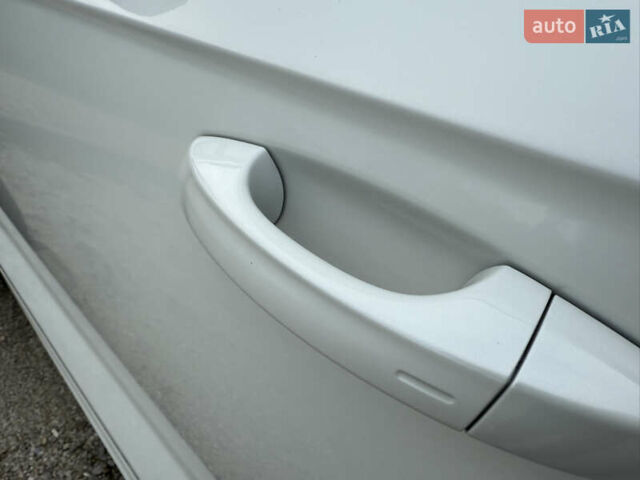 Белый Фольксваген Туарег, объемом двигателя 2.97 л и пробегом 166 тыс. км за 47999 $, фото 17 на Automoto.ua