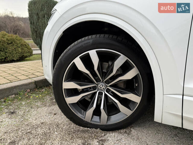 Белый Фольксваген Туарег, объемом двигателя 2.97 л и пробегом 166 тыс. км за 47999 $, фото 14 на Automoto.ua