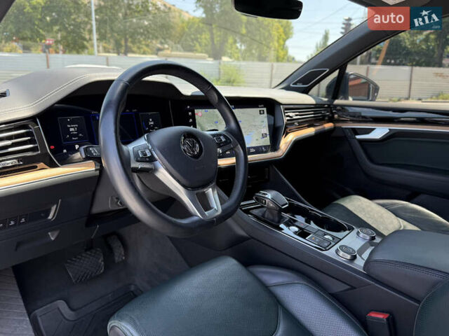 Белый Фольксваген Туарег, объемом двигателя 2.97 л и пробегом 199 тыс. км за 46200 $, фото 59 на Automoto.ua