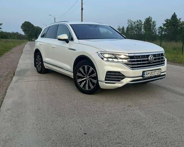 Белый Фольксваген Туарег, объемом двигателя 2.97 л и пробегом 250 тыс. км за 39800 $, фото 12 на Automoto.ua