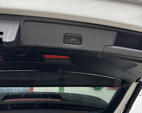 Белый Фольксваген Туарег, объемом двигателя 2.97 л и пробегом 210 тыс. км за 42000 $, фото 14 на Automoto.ua