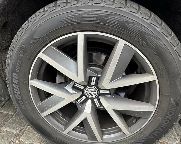 Білий Фольксваген Туарег, об'ємом двигуна 2.97 л та пробігом 240 тис. км за 42500 $, фото 5 на Automoto.ua