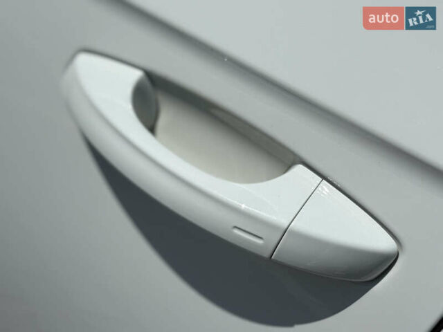 Белый Фольксваген Туарег, объемом двигателя 2.97 л и пробегом 199 тыс. км за 46200 $, фото 14 на Automoto.ua