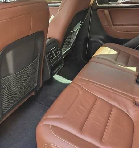 Білий Фольксваген Туарег, об'ємом двигуна 2.97 л та пробігом 246 тис. км за 25600 $, фото 4 на Automoto.ua