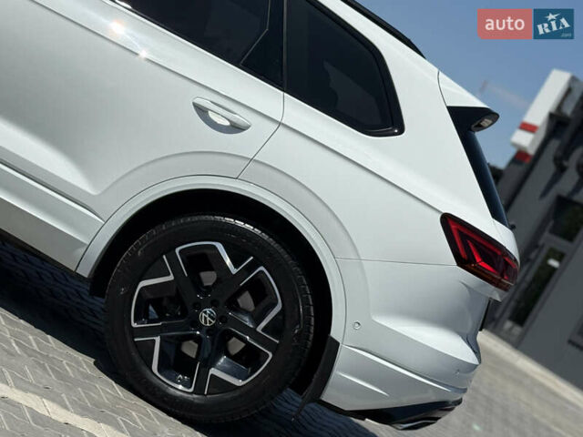 Белый Фольксваген Туарег, объемом двигателя 2.97 л и пробегом 199 тыс. км за 46200 $, фото 13 на Automoto.ua