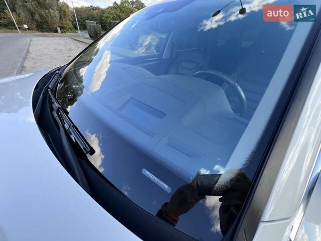 Белый Фольксваген Туарег, объемом двигателя 2.97 л и пробегом 252 тыс. км за 47000 $, фото 40 на Automoto.ua