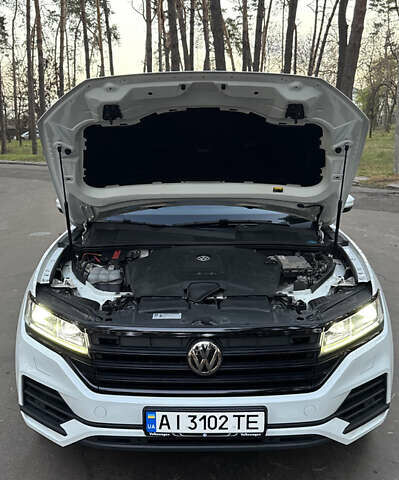 Белый Фольксваген Туарег, объемом двигателя 2.99 л и пробегом 115 тыс. км за 37500 $, фото 37 на Automoto.ua