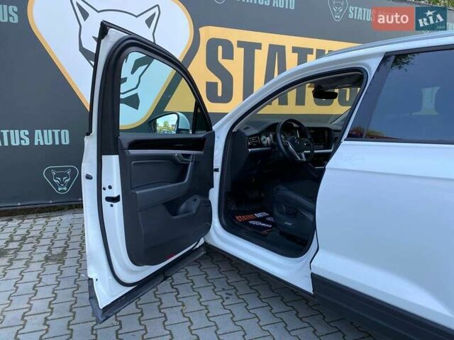 Белый Фольксваген Туарег, объемом двигателя 2.99 л и пробегом 60 тыс. км за 43500 $, фото 13 на Automoto.ua