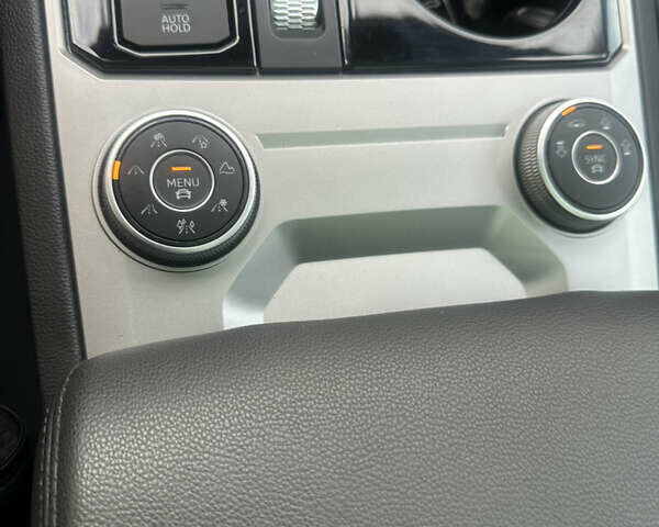 Білий Фольксваген Туарег, об'ємом двигуна 2.97 л та пробігом 165 тис. км за 43500 $, фото 16 на Automoto.ua