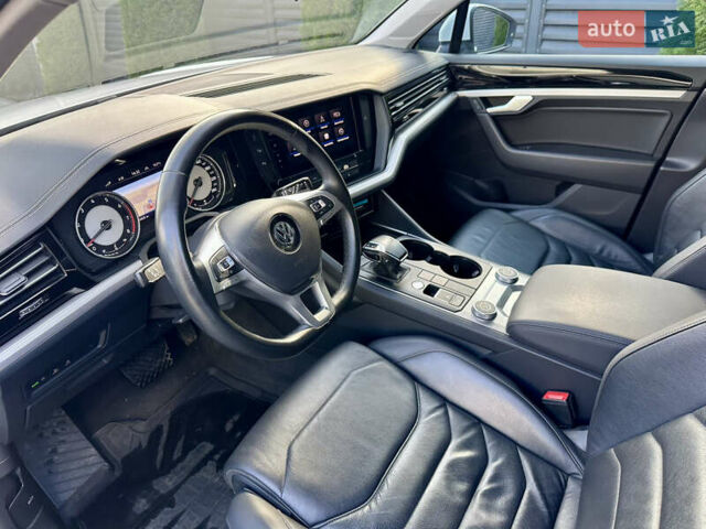 Белый Фольксваген Туарег, объемом двигателя 3 л и пробегом 135 тыс. км за 38000 $, фото 6 на Automoto.ua