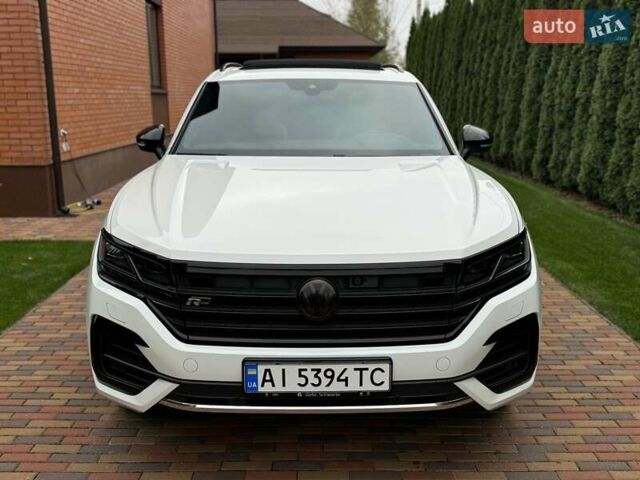 Білий Фольксваген Туарег, об'ємом двигуна 2.97 л та пробігом 141 тис. км за 51999 $, фото 2 на Automoto.ua