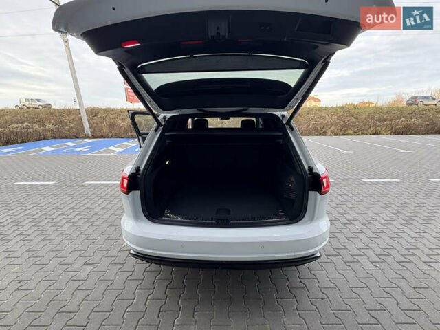 Белый Фольксваген Туарег, объемом двигателя 3 л и пробегом 156 тыс. км за 45999 $, фото 85 на Automoto.ua