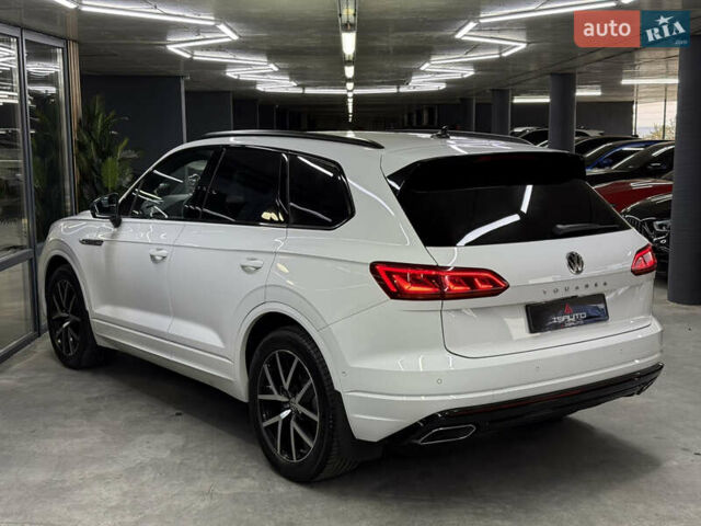 Білий Фольксваген Туарег, об'ємом двигуна 2.97 л та пробігом 146 тис. км за 51900 $, фото 9 на Automoto.ua