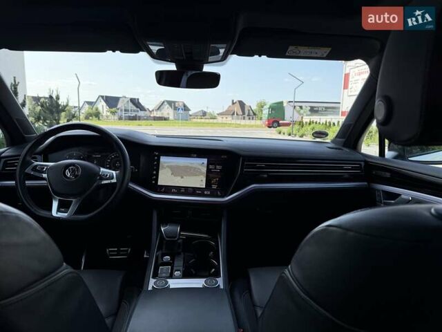 Белый Фольксваген Туарег, объемом двигателя 2.97 л и пробегом 177 тыс. км за 52900 $, фото 44 на Automoto.ua