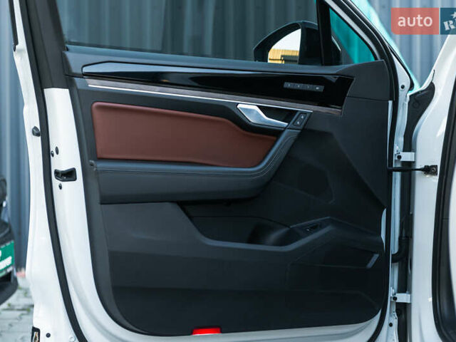 Белый Фольксваген Туарег, объемом двигателя 2.97 л и пробегом 263 тыс. км за 45500 $, фото 26 на Automoto.ua