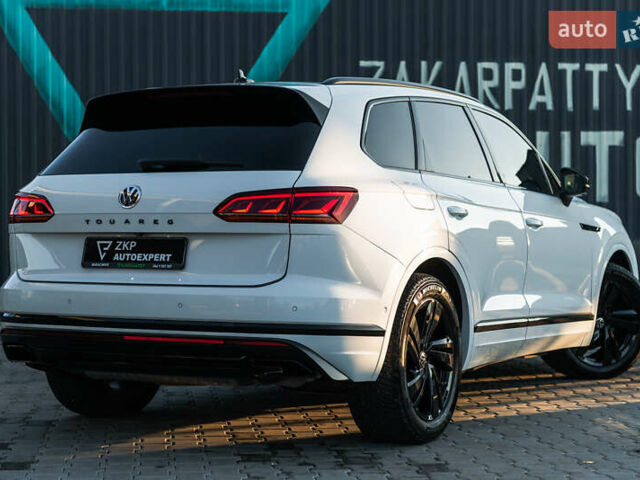 Белый Фольксваген Туарег, объемом двигателя 2.97 л и пробегом 263 тыс. км за 45500 $, фото 10 на Automoto.ua