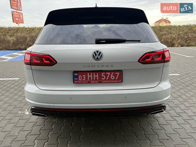 Белый Фольксваген Туарег, объемом двигателя 3 л и пробегом 156 тыс. км за 45999 $, фото 118 на Automoto.ua
