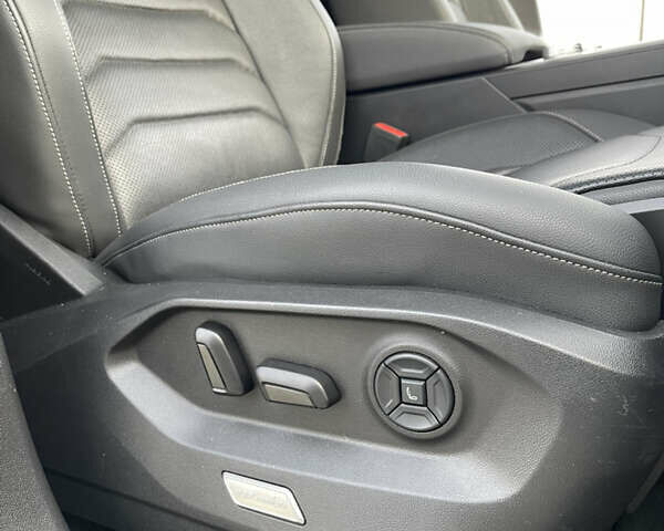 Белый Фольксваген Туарег, объемом двигателя 2.97 л и пробегом 242 тыс. км за 42990 $, фото 37 на Automoto.ua