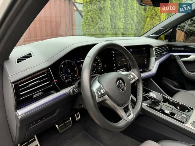 Білий Фольксваген Туарег, об'ємом двигуна 2.97 л та пробігом 141 тис. км за 51999 $, фото 25 на Automoto.ua