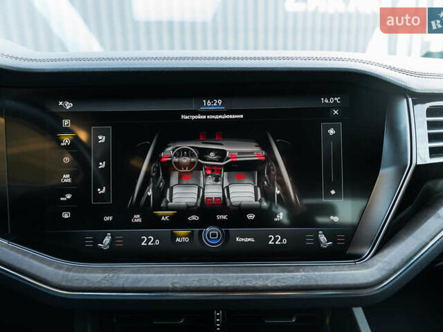 Белый Фольксваген Туарег, объемом двигателя 2.97 л и пробегом 263 тыс. км за 45500 $, фото 44 на Automoto.ua