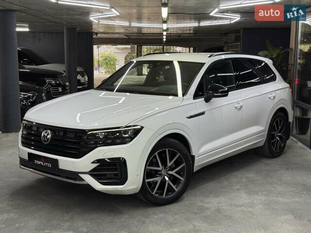 Білий Фольксваген Туарег, об'ємом двигуна 2.97 л та пробігом 146 тис. км за 51900 $, фото 5 на Automoto.ua