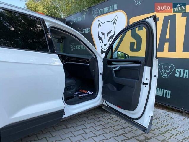 Белый Фольксваген Туарег, объемом двигателя 2.99 л и пробегом 60 тыс. км за 43500 $, фото 36 на Automoto.ua