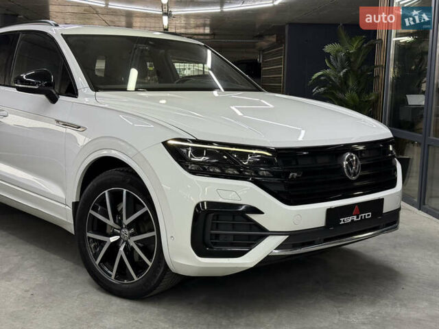 Білий Фольксваген Туарег, об'ємом двигуна 2.97 л та пробігом 146 тис. км за 51900 $, фото 3 на Automoto.ua