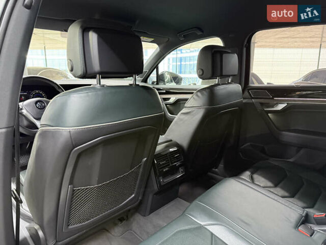 Білий Фольксваген Туарег, об'ємом двигуна 2.97 л та пробігом 146 тис. км за 51900 $, фото 22 на Automoto.ua