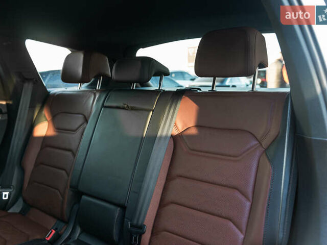 Белый Фольксваген Туарег, объемом двигателя 2.97 л и пробегом 263 тыс. км за 45500 $, фото 29 на Automoto.ua