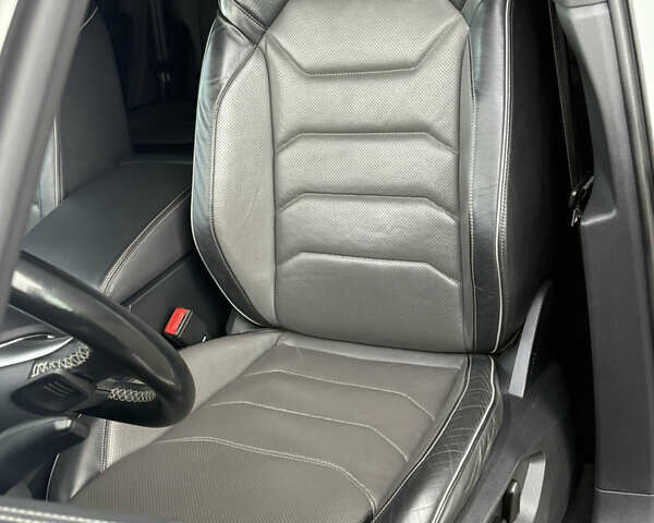 Белый Фольксваген Туарег, объемом двигателя 3 л и пробегом 156 тыс. км за 45999 $, фото 77 на Automoto.ua