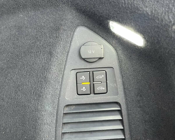 Белый Фольксваген Туарег, объемом двигателя 2.97 л и пробегом 242 тыс. км за 42990 $, фото 28 на Automoto.ua