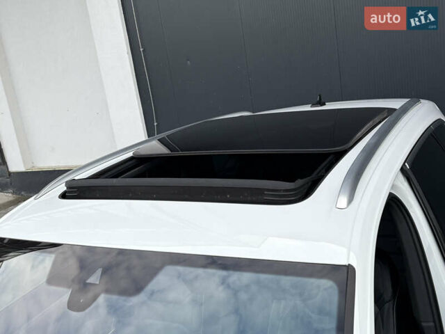 Белый Фольксваген Туарег, объемом двигателя 3 л и пробегом 156 тыс. км за 45999 $, фото 124 на Automoto.ua