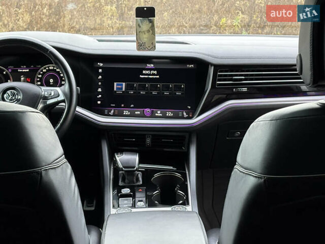 Белый Фольксваген Туарег, объемом двигателя 3 л и пробегом 156 тыс. км за 45999 $, фото 94 на Automoto.ua
