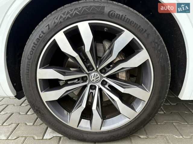 Белый Фольксваген Туарег, объемом двигателя 3 л и пробегом 156 тыс. км за 45999 $, фото 104 на Automoto.ua