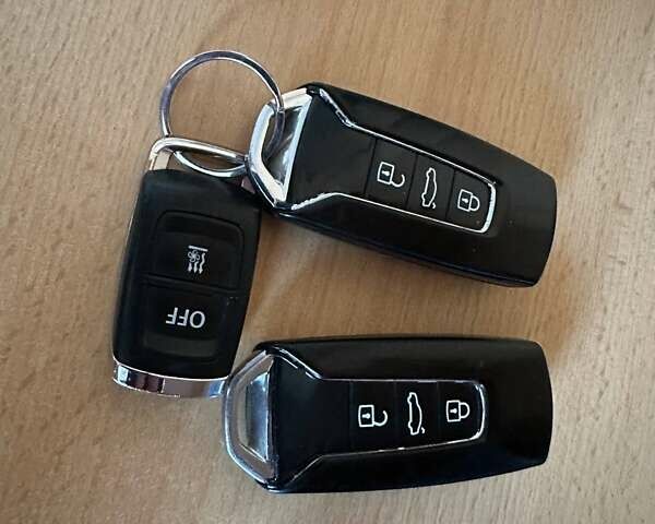 Белый Фольксваген Туарег, объемом двигателя 2.97 л и пробегом 148 тыс. км за 54500 $, фото 38 на Automoto.ua