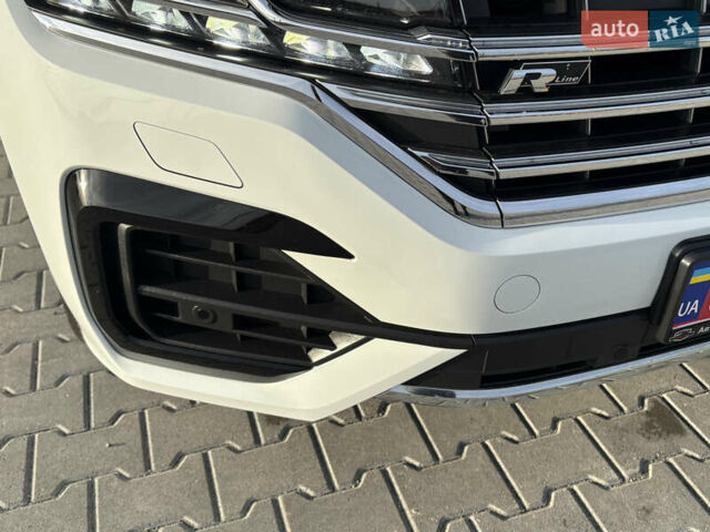 Белый Фольксваген Туарег, объемом двигателя 3 л и пробегом 156 тыс. км за 45999 $, фото 46 на Automoto.ua