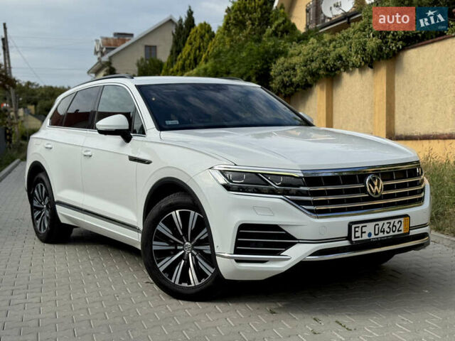 Білий Фольксваген Туарег, об'ємом двигуна 2.97 л та пробігом 249 тис. км за 38999 $, фото 2 на Automoto.ua