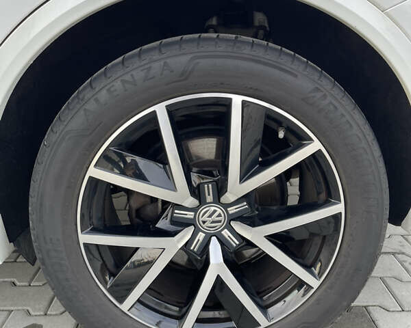 Белый Фольксваген Туарег, объемом двигателя 2.97 л и пробегом 242 тыс. км за 42990 $, фото 35 на Automoto.ua