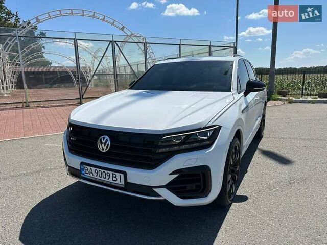 Белый Фольксваген Туарег, объемом двигателя 2.97 л и пробегом 148 тыс. км за 54500 $, фото 4 на Automoto.ua