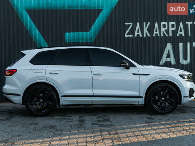 Белый Фольксваген Туарег, объемом двигателя 2.97 л и пробегом 263 тыс. км за 45500 $, фото 13 на Automoto.ua