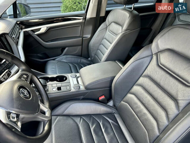 Белый Фольксваген Туарег, объемом двигателя 3 л и пробегом 135 тыс. км за 38000 $, фото 7 на Automoto.ua