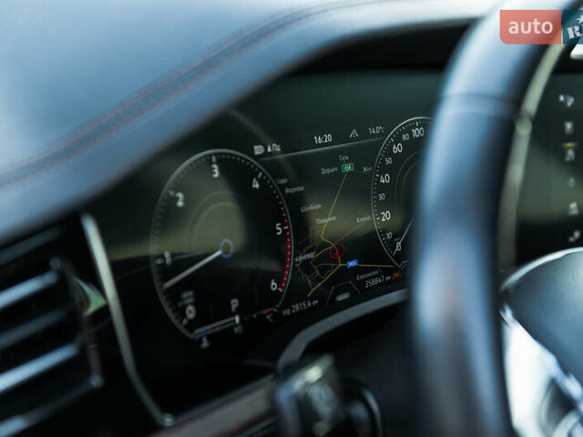 Белый Фольксваген Туарег, объемом двигателя 2.97 л и пробегом 263 тыс. км за 45500 $, фото 19 на Automoto.ua