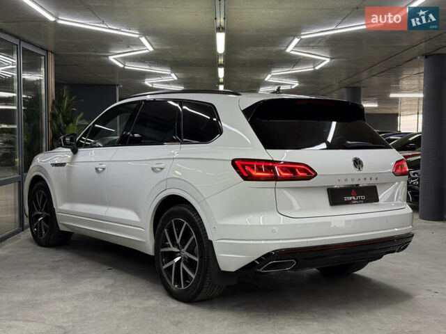 Білий Фольксваген Туарег, об'ємом двигуна 2.97 л та пробігом 146 тис. км за 51900 $, фото 10 на Automoto.ua