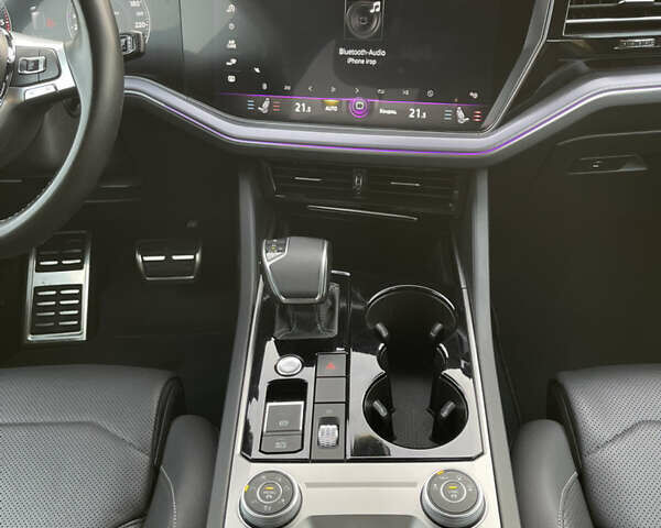 Белый Фольксваген Туарег, объемом двигателя 2.97 л и пробегом 242 тыс. км за 42990 $, фото 15 на Automoto.ua