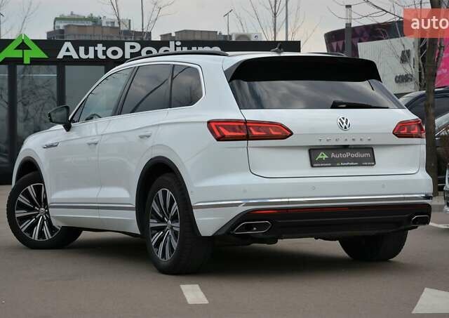 Білий Фольксваген Туарег, об'ємом двигуна 2.97 л та пробігом 268 тис. км за 38000 $, фото 5 на Automoto.ua