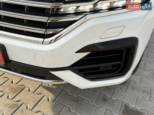Белый Фольксваген Туарег, объемом двигателя 3 л и пробегом 156 тыс. км за 45999 $, фото 47 на Automoto.ua