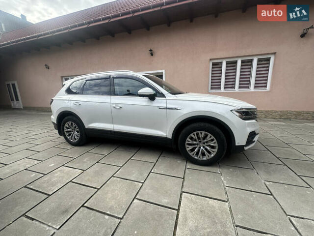 Білий Фольксваген Туарег, об'ємом двигуна 2.97 л та пробігом 165 тис. км за 43500 $, фото 7 на Automoto.ua