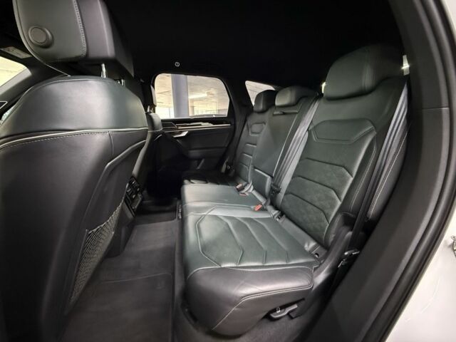 Білий Фольксваген Туарег, об'ємом двигуна 3 л та пробігом 146 тис. км за 50900 $, фото 17 на Automoto.ua