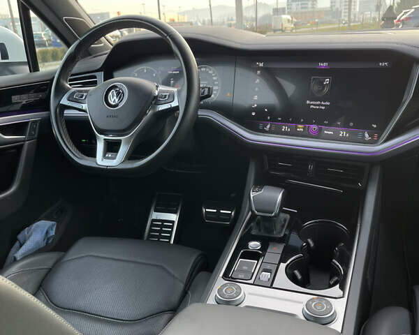 Белый Фольксваген Туарег, объемом двигателя 2.97 л и пробегом 242 тыс. км за 42990 $, фото 13 на Automoto.ua