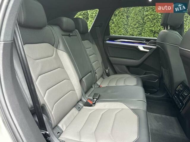 Білий Фольксваген Туарег, об'ємом двигуна 2.97 л та пробігом 141 тис. км за 51999 $, фото 66 на Automoto.ua